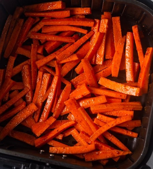 frites de carotte avant cuisson dans un air fryer