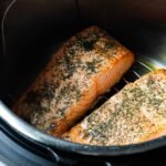 2 pavés de saumon aneth cuits dans un air fryer