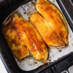 2 filets de tilapia cuits dans un tiroir d'air fryer