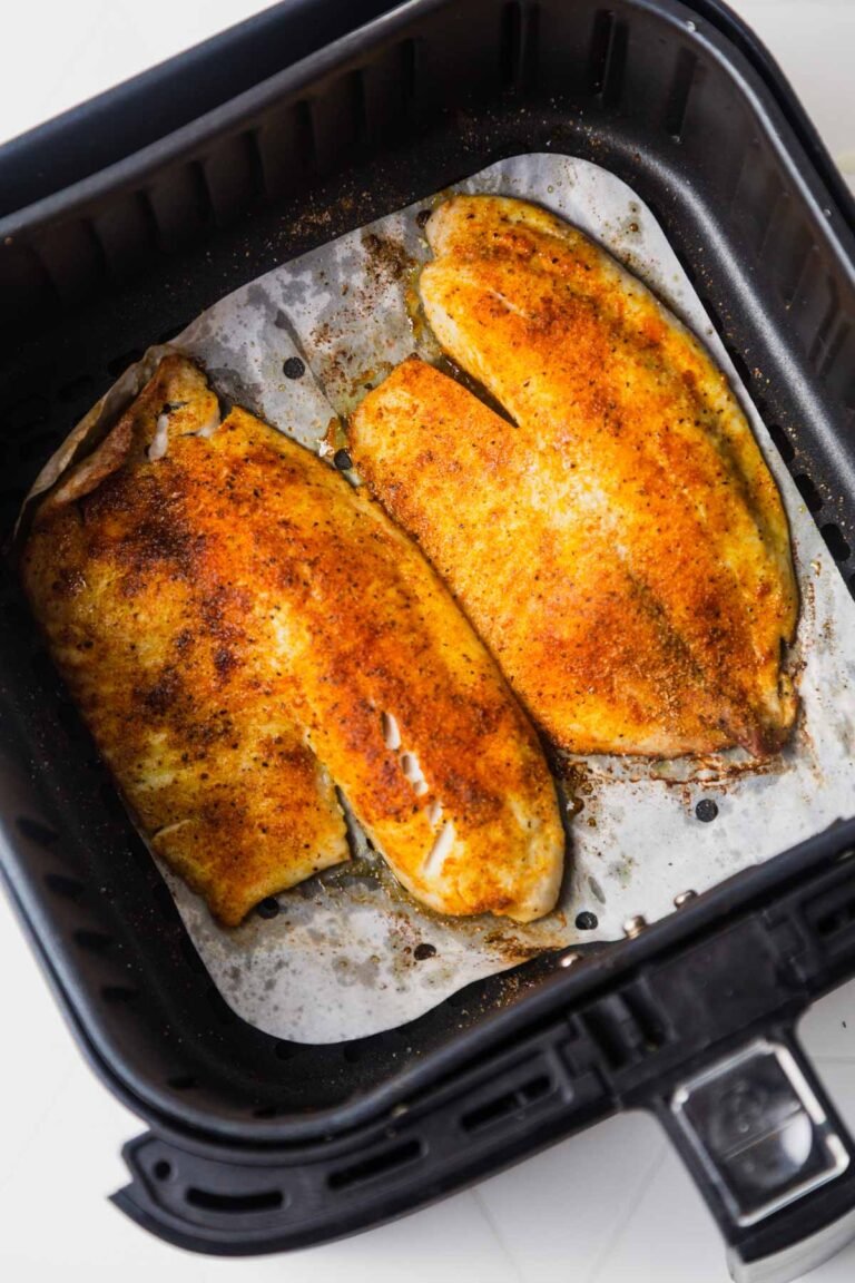 2 filets de tilapia cuits dans un tiroir d'air fryer