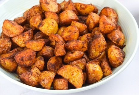 des pommes de terre tex-mex air fryer dans une assiette