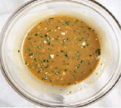 marinade pour les cotelletes dans un saladier